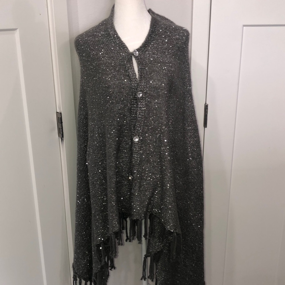 Joan Boyce| Jacket shawl| Women’s|. One size fits all|. Medium grey. Poncho